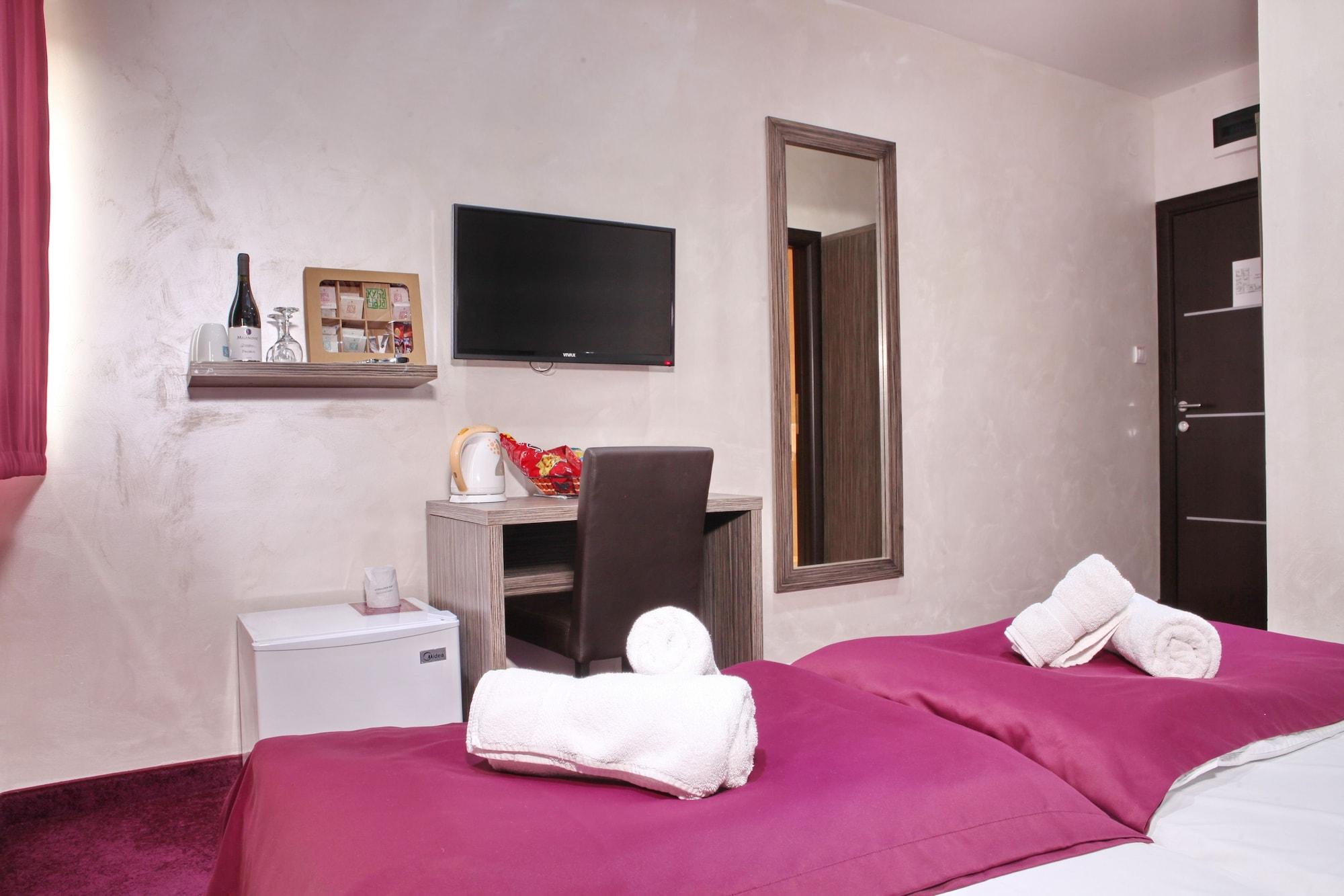 Side One Design Hotel Garni Belgrado Exterior foto
