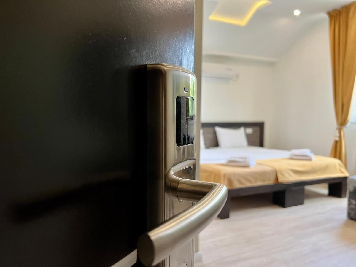 Side One Design Hotel Garni Belgrado Exterior foto