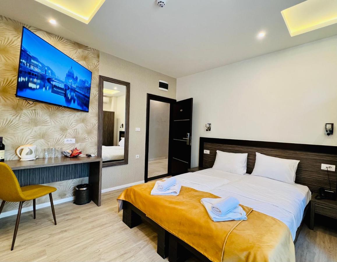 Side One Design Hotel Garni Belgrado Exterior foto