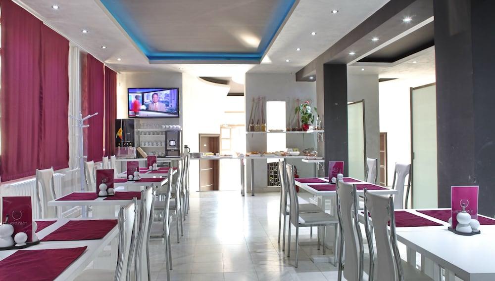 Side One Design Hotel Garni Belgrado Exterior foto